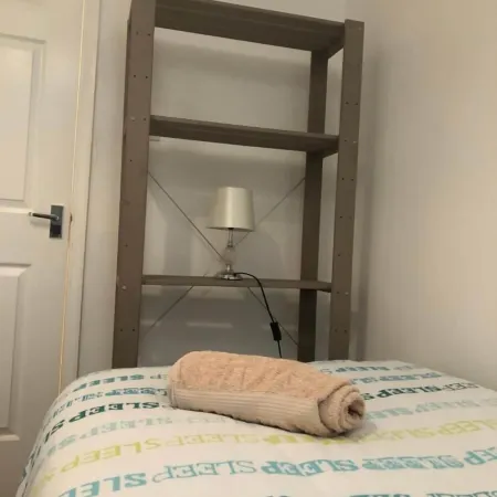 Small Modern Comfortable 2 Bedroom Apartment Cmyr