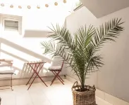 L&B Amphitheater Apartments