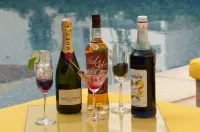 BloomSuites l Calangute - Quầy bar