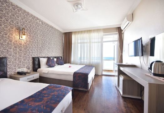 이네볼루 가르데냐 호텔