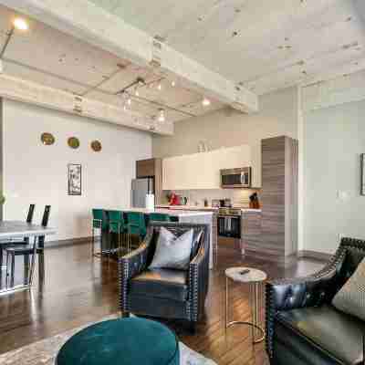 Luxury Downtown Dallas Stay by Amyfinehouse Rooms