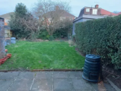 Romford - House - Sleeps 6 - Garden - Parking