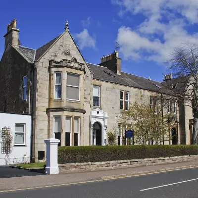 Miller House Courtyard Hotels near Carnegie Library