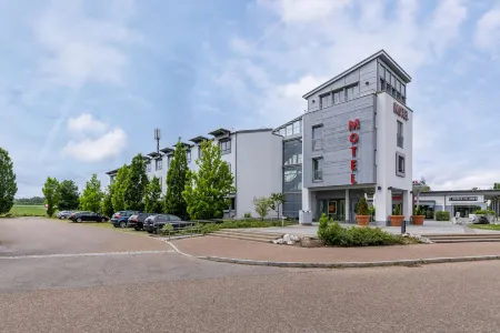 Hotel Leipheim Süd Отели в г. Бубесхайм