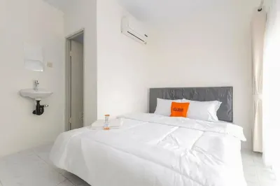 KoolKost Syariah Near Bintaro Jaya Xchange Hotels in Ciputat