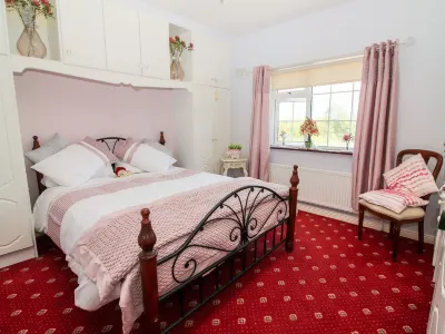 Cozy Cottage Retreat in Listowel Pet Friend  호텔