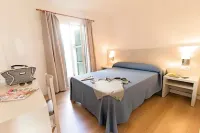 Apartamentos Cala Blanca Hôtels à proximité de : Cala turqueta