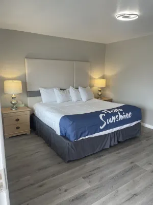 Sunglow Motel - Motels