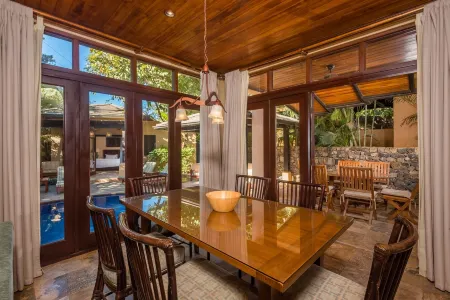 Jet Luxury at Langosta BeachResortVillas