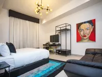 Hotel Philosophy Отели рядом с достопримечательностью «Радужная улица»