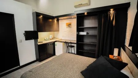 Pasaje Solar Отели рядом с достопримечательностью «Pasaje Roverano»