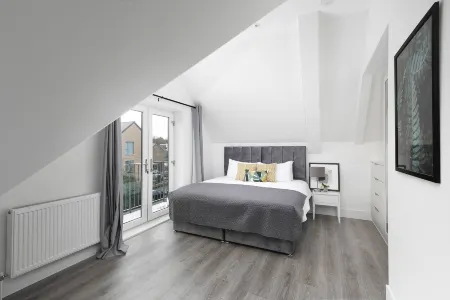 Skyvillion -Vineyard Court- Enfield 1Bed W/Balcony