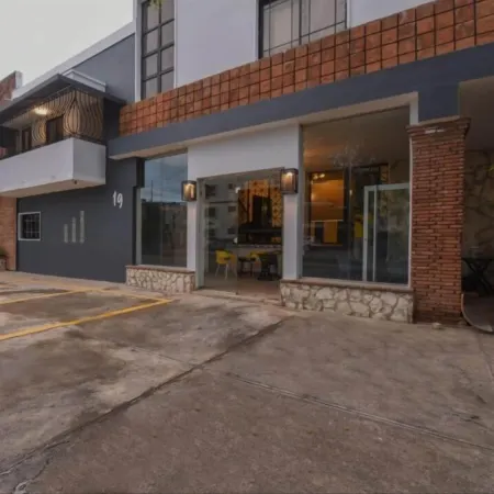 PH 19 Guesthouse Hotel in Gazcue Отели рядом с достопримечательностью «Автозаправочный комплекс Expreso Bavaro»