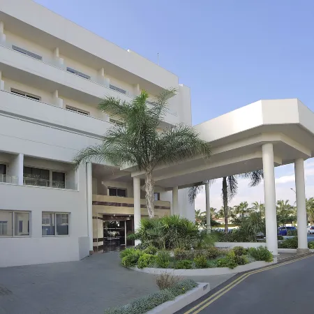 Nissiana Hotel & Bungalows