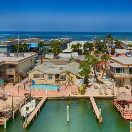 Bay Palms Waterfront Resort - Hotel and Marina