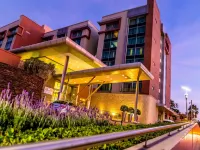 Southern Sun Rosebank, Johannesburg Hotels near 27Boxes