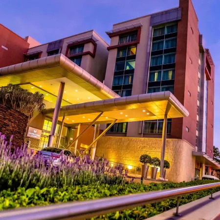 Southern Sun Rosebank, Johannesburg Отели рядом с достопримечательностью «Браамфонтейн»