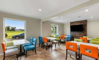 Days Inn by Wyndham Savannah Gateway I-95