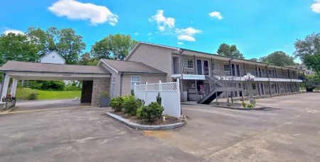 Meriwether Country Inn Отели в г. Уорм Спрингс