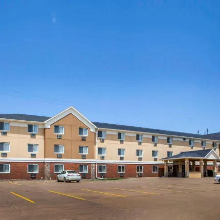 Quality Inn & Suites Davenport Near I-80