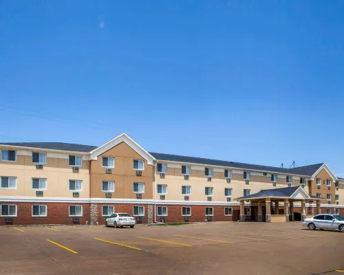 Quality Inn & Suites Davenport Near I-80 Hotels in Davenport
