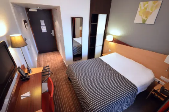 Kyriad Dijon - Gare Hotels near Darcy Tramway Station