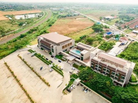 The Cavalli Casa Resort Отели рядом с достопримечательностью «Wihan Phra Mongkhon Bophit»