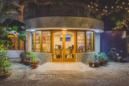 Hanu Reddy Residences Poes Garden Отели рядом с достопримечательностью «Pondy Bazaar»