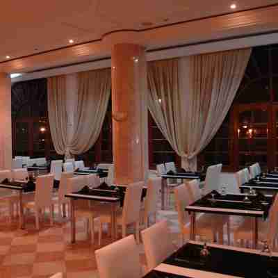 Le Chamonix Dining/Meeting Rooms