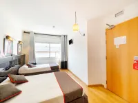 Hostal Athenas Hotels in Santa Coloma De Gramenet