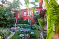 Estrada Hotel & Bistro Hotels near Casa Xalteva