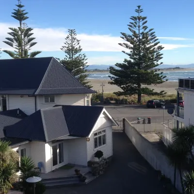 Cave Rock Guest House Hotels near Sumner