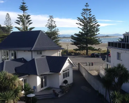 洞岩旅館 桑娜海灘（Sumner Beach）附近的飯店