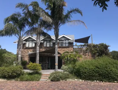 Moonriver Self Catering Отели рядом с достопримечательностью «Knysna Elephant Park»