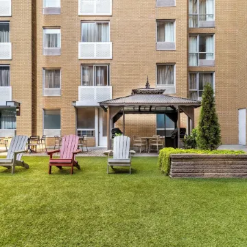 Hôtel Saint-Laurent Montréal Отели рядом с достопримечательностью «Арт-центр Place des Arts»
