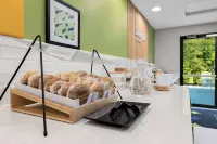 Wingate by Wyndham Tupelo - breakfast