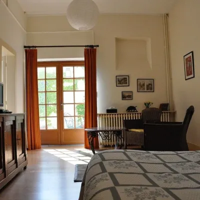 Les crépinières Hotels near Maison Picassiette