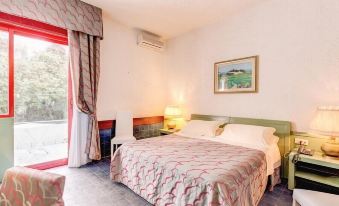 Marina Club Hotel
