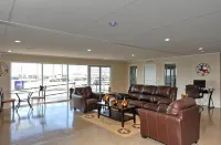 Instalodge Hotel and Suites Karnes City