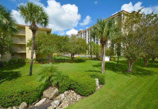 로젠 인 클로지스트 투 유니버설 외관