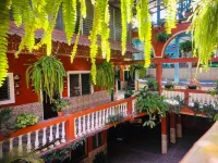 Hotel Marjenny Hotels near Monumento Los Sapos