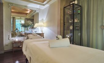 Mamaison le Regina Boutique Hotel