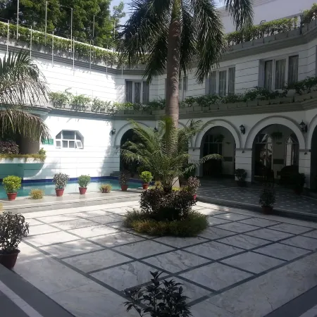 Grand Continental Hotel 