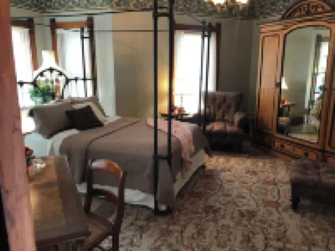 The Nauvoo Grand Bed & Breakfast Hotels in Nauvoo