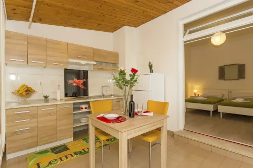 Studio Leon-Sara with Shaded Patio and Garden View - Huoneistot