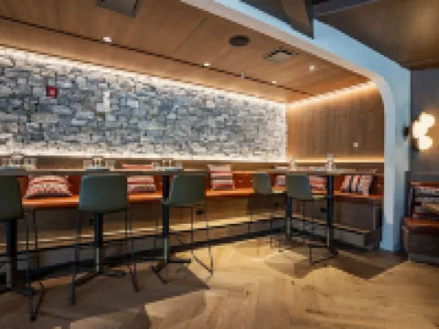 Everwild Nordic Spa & Hotel キャンモアのホテル