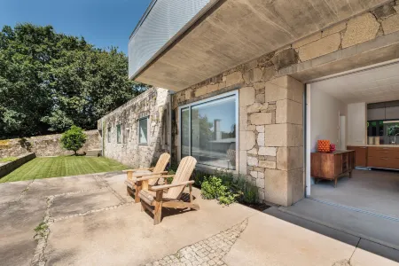 Casas do Sarela by Upper Luxury Housing Отели рядом с достопримечательностью «Museo do Pobo Galego»