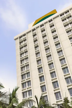 Hotel June West La, a Member of Design Hotels Отели рядом с достопримечательностью «Университет Лойола Мэримаунт»