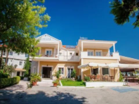 G George Hotels in Ellomeno