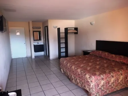 Los Jitos Hotel & Suites